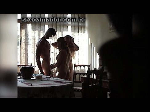 ❤️ Inimbitahan ng mga sex friends ang isang higanteng lalaki at isang threesome kasama niya ️❌ Anal porn sa amin ❌️❤