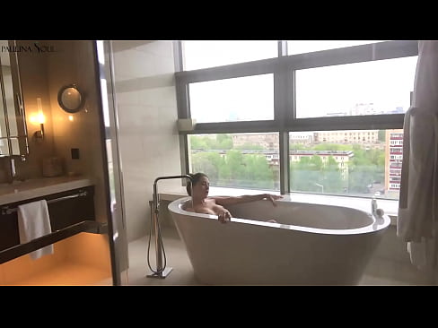 ❤️ Napakalaking babe madamdamin jerking off ang kanyang puki sa banyo ️❌ Anal porn sa amin ❌️❤