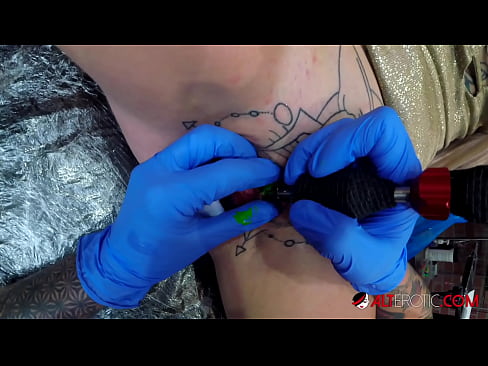 ❤️ Nagpa-tattoo sa kanyang klitoris ang sobrang tattoo na hottie na si Sully Savage ️❌ Anal porn sa amin ❌️❤