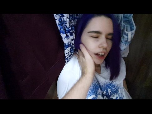 ❤️ Natagpuan ang aking kapatid na babae sa aparador at tinulungan ang kanyang cum ️❌ Anal porn sa amin ❌️❤